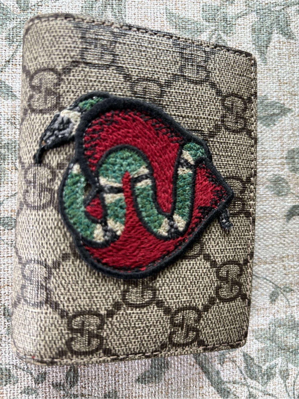 EUC Gucci Limited Edition GG Supreme Heart Snake Wallet. - Picture 3 of 12